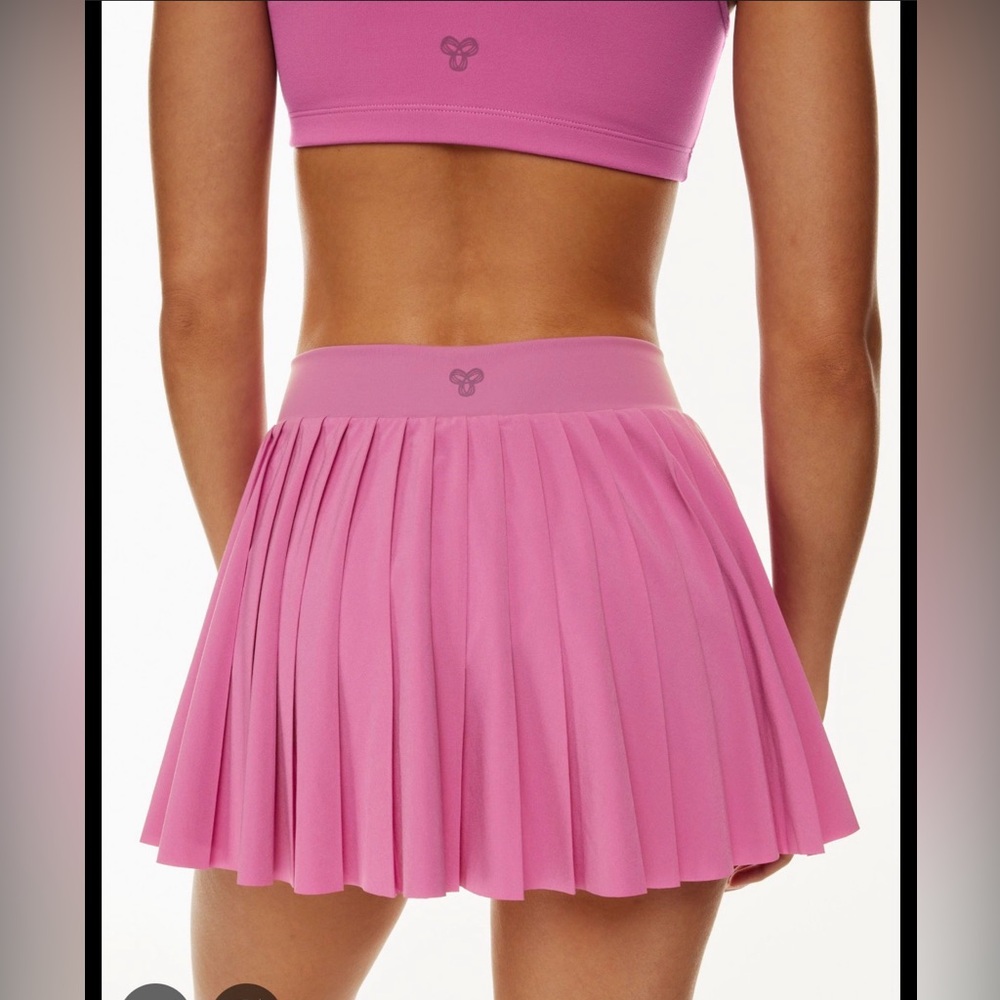 Aritiza Workout Set Tennis Skirt and Sports Bra